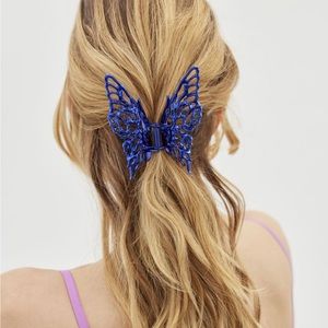 UO oversized metal butterfly hair clip